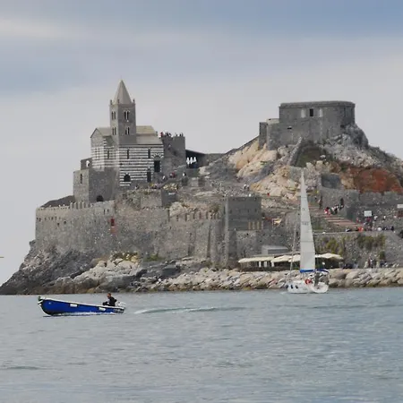 Nyaraló Sofia Lerici